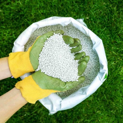 UV stabilized woven sacks for fertilizer and seeds in farm storage