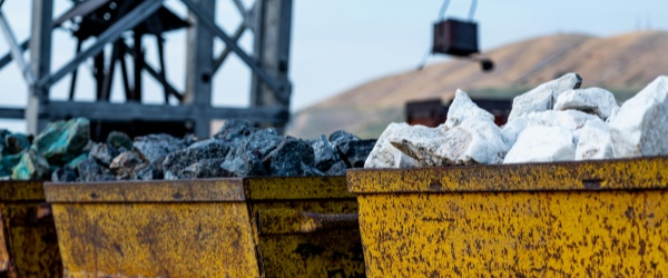 Large woven bags for mineral ores and sand in mining operation